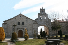 Portada de la ermita en el Santuario - PATRONATO  DE SONSOLES